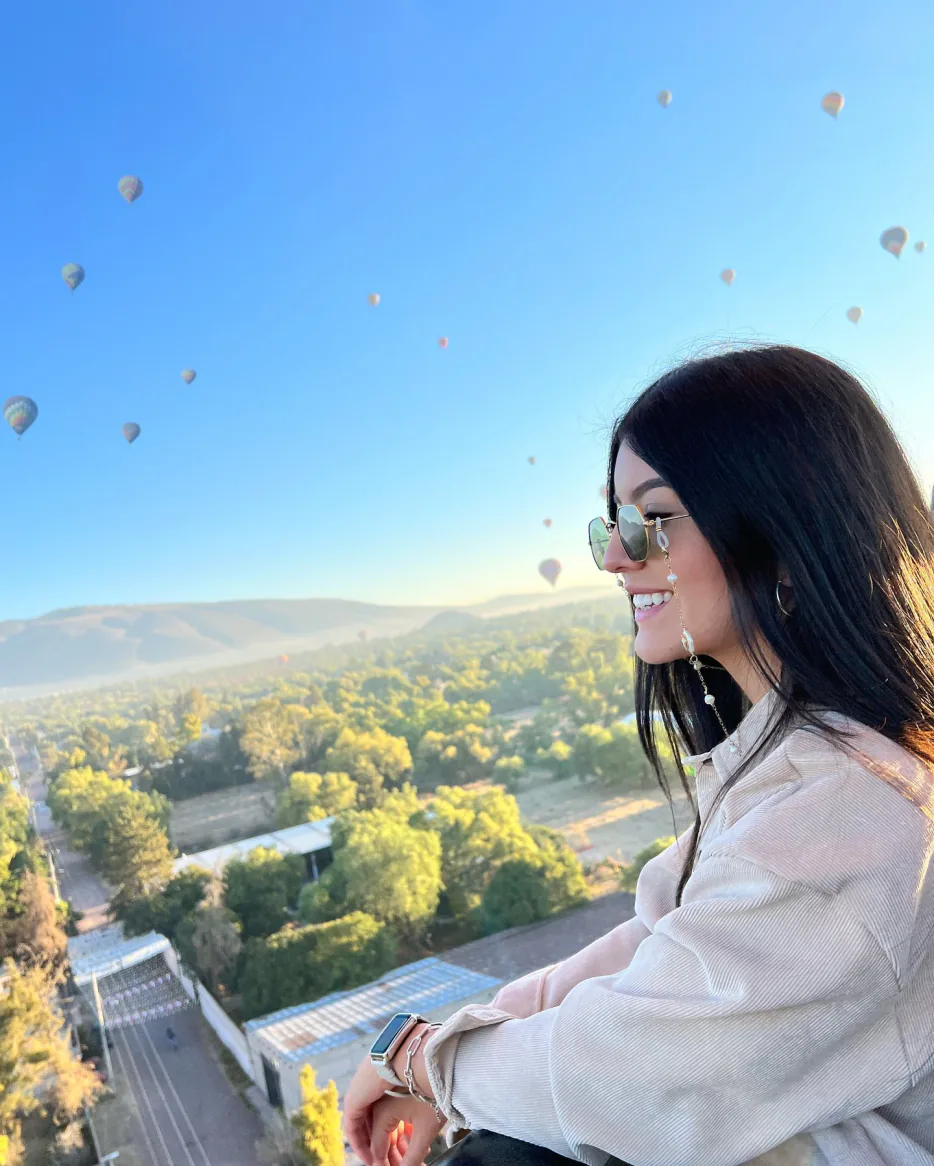 Vuelo Esencial — Vista panorámica del Valle de Teotihuacán desde las alturas. La experiencia esen
